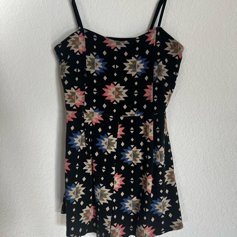 Stylish Geometric Print Romper- Heart-Shaped Cutout On Back